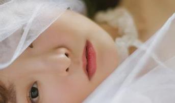 BoLoli菠萝社 – 王语纯游泳姿势随意了点，泳衣私拍的图片也别有风味，是否透着些倔强？
