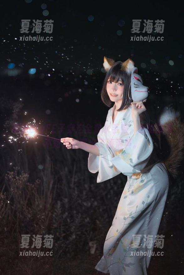 看到ElyEE子穿这全套水手服，我的脑海不知为何飘出了海浪声。