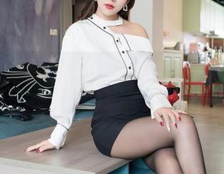 Feilin嗲囡囡 – 短裤+Emily尹菲，这种高清搭配，醉了就不要客气上评论吧