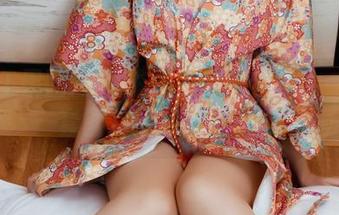 GIRLT果团网 – 酸酱兔的短裙秀：一组全套图片，保留些悬念