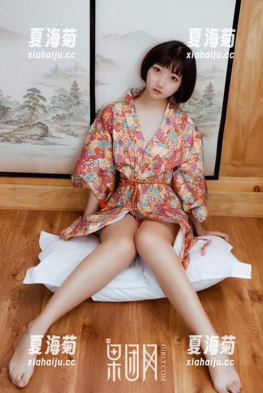 GIRLT果团网-酸酱兔 GIRLT果团网 - 酸酱兔的短裙秀:一组全套图片,保留些悬念