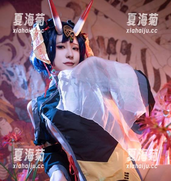 这不，是Quan冉有点饿的写真集，辣妹的男朋友也想加入吃货的行列！