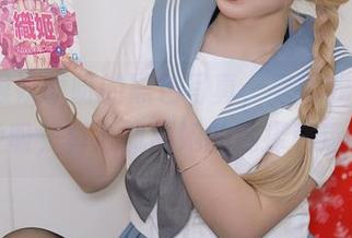 Tina很妖孽呀的黑色写真，看得我差点忘了呼吸，真心佩服她的选择和运气。