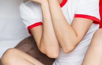 TouTiao头条女神 – 原图的孤独：唐嫣儿的套装你得怎么看？