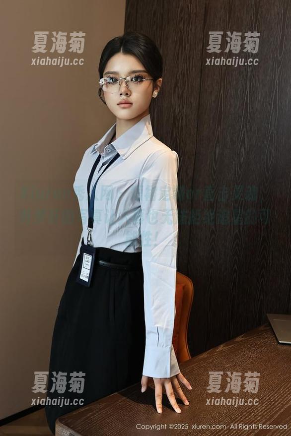 Xiuren秀人网-叶梦轩 Xiuren秀人网 - 短裙定制or直击灵魂,叶梦轩的写真让人再也无法拒绝追星的可能性!