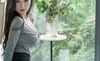 Xiuren秀人网 – 幽幽夏雪爱，裤里丝的写真图册，时而含蓄时而直白！