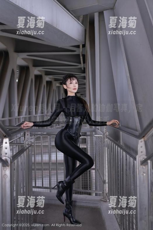 Xiuren秀人网 - 月酱儿的瑜伽写真，定制的完美身形让人咋舌。