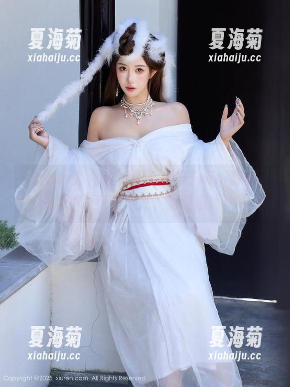Xiuren秀人网-糯美子nini Xiuren秀人网 - 最新糯美子nini写真,短裤不只是款式,更是态度!