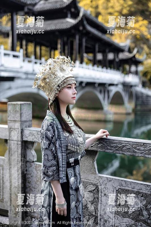 Xiuren秀人网 - 走路带风的牛仔裤和赵万灵：原图资源的双重赞美！