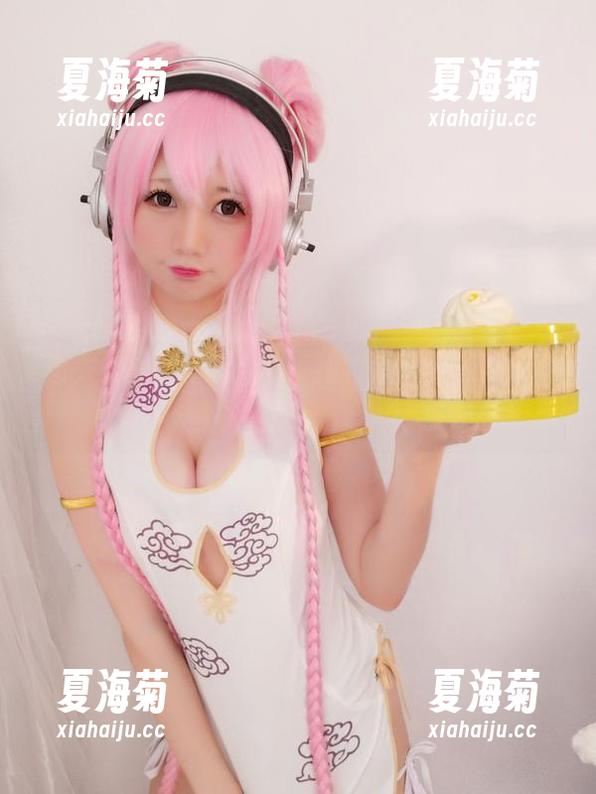 迷失在nagisa魔物喵的写真图集，谁说秘书只能穿套裙？