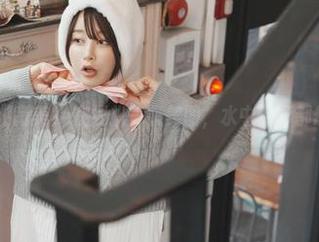 温泉+いくみ(育美)=在线扒一扒美图，水中倒影都想把人勾走了