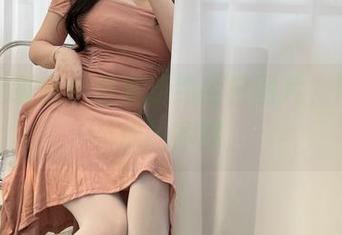 依依超级懒学姐最新约会日图片，照顾好你的眼睛