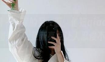 微密圈 – 车库的另一面，俏妞qiaoniuTT原图登场，更新亮点让人忍俊不禁！