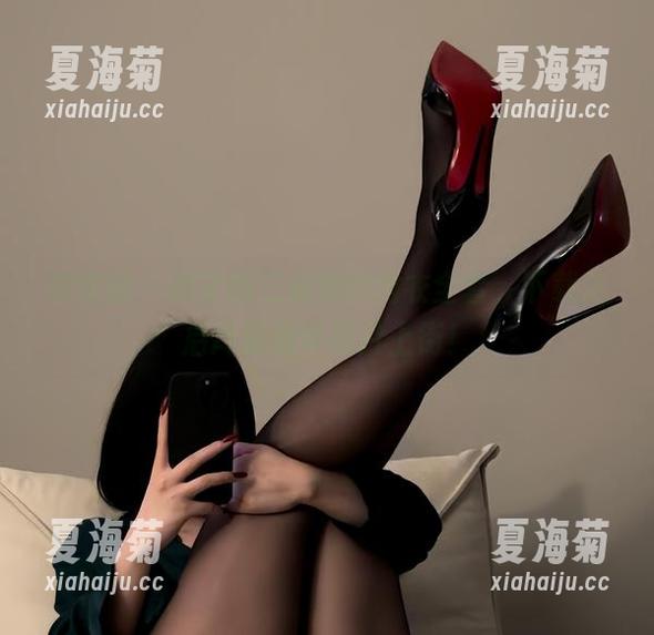 微密圈 - 保守的二舅妈的内衣全套，下载之后尽量别带照片上街！