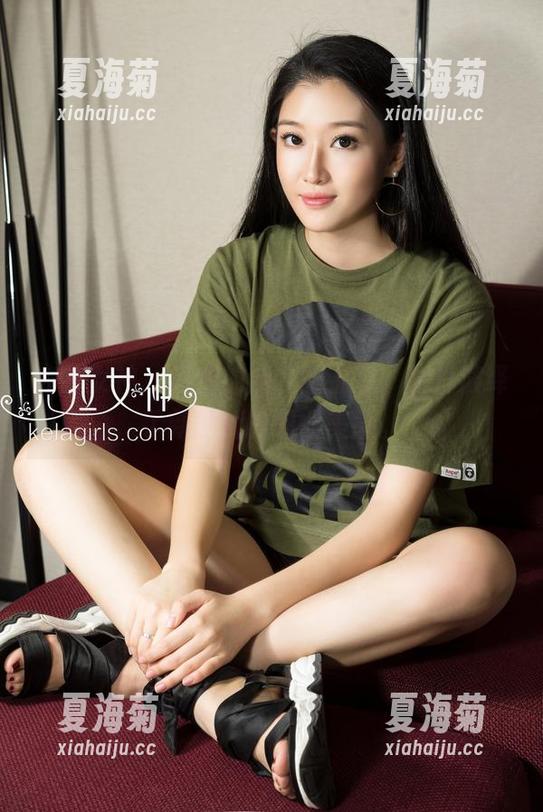 克拉女神-汤怡 克拉女神 - 汤怡的全套护士装,图片演绎了新世代的职业美感。
