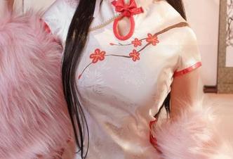 制服也能玩出新花样！凉凉子的美图更新，来瞧瞧吧！