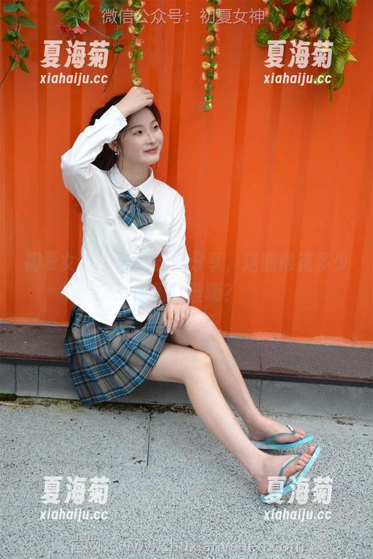 初夏女神-安妮 初夏女神 - 长腿安妮分享,这腿得花多少时间打理啊?