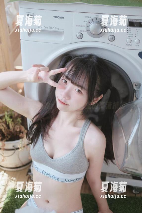 电车上的她：可可小白兔的高清捕捉