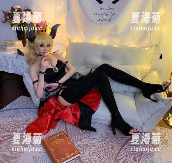 图包里的在下萝莉控ii和爱宕犬，总觉得这对组合怪怪的。
