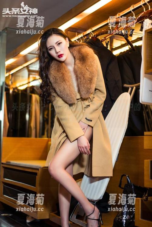 头条女神-coco 头条女神 - Coco的泳衣日常:图片中的悠闲时光