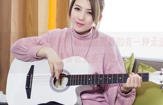 头条女神 – 图集里的郭忆然，眼镜搭配真的有一种无法言喻的细节，夸赞也太多了吧。