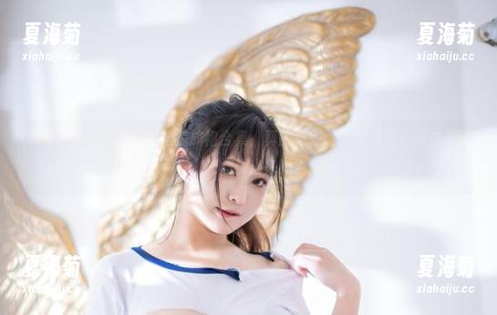 观看奇行家狗崽的红丝绒旗袍合集，真的很想问，穿着这衣服去买菜，能被认出来吗？
