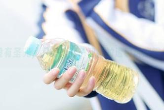 没有圣光，只有嫣嫣子和她的透明风靡图包
