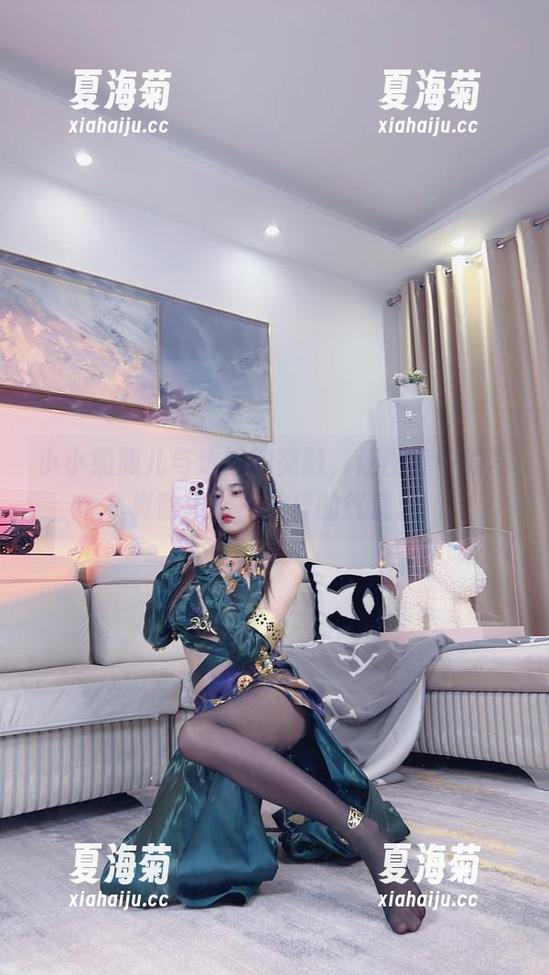 小小奶瓶儿与透明的交融，让图库中的写真散发出不一样的气息。