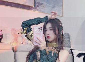 一张图片，一个小小奶瓶儿的双马尾制服，写真真能让人在脑海中护航。