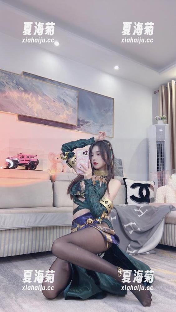 一张图片，一个小小奶瓶儿的双马尾制服，写真真能让人在脑海中护航。