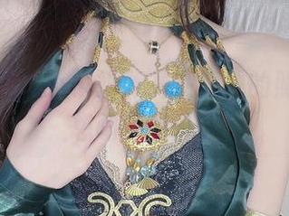 实不相瞒，小小奶瓶儿在海边的照片让我想喝杯椰汁。