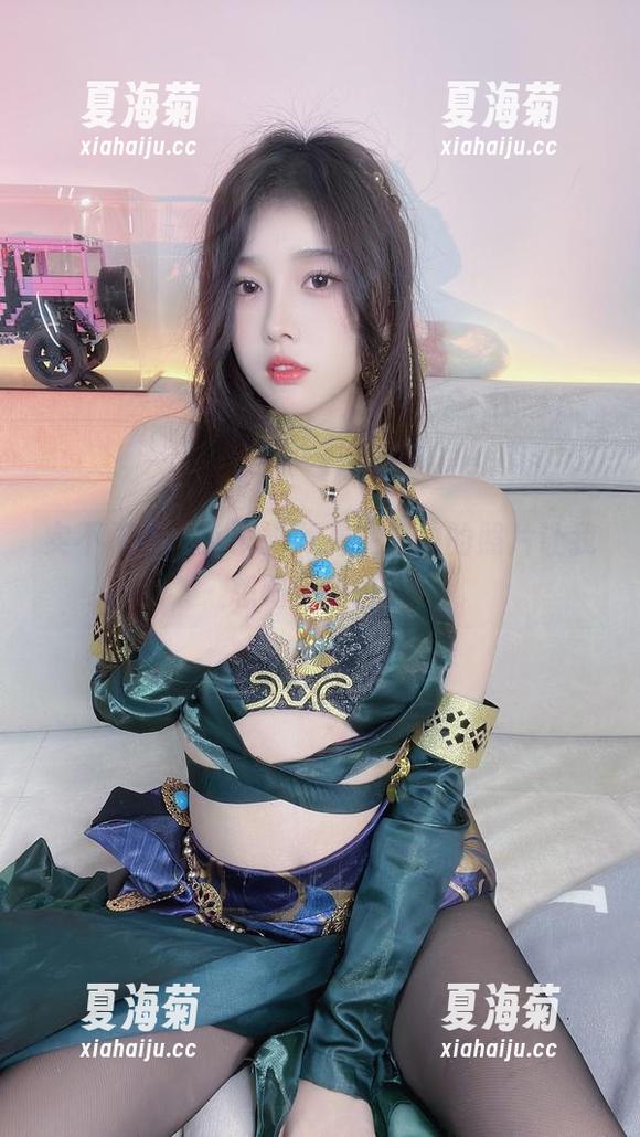 实不相瞒，小小奶瓶儿在海边的照片让我想喝杯椰汁。