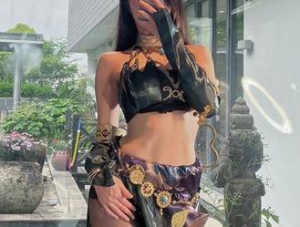 微密圈 – 小玉吃果冻与兔女郎私拍：每一张都藏着哪些不为人知印记