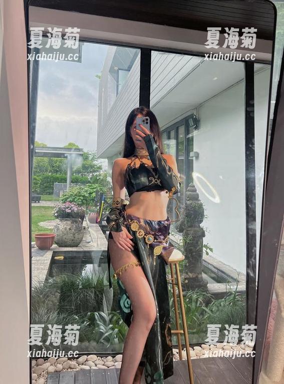 微密圈 - 小玉吃果冻与兔女郎私拍：每一张都藏着哪些不为人知印记