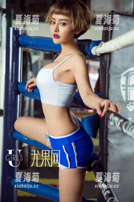 尤果网-赵伊彤 尤果网 - 图片中的赵伊彤在海边呆泡着,原图里难掩悠闲,怎么比人家多了一份自在呢?