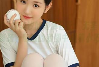 尤蜜荟 – 颜美汐的短裤日记：无圣光的洒脱与张扬，随意的套图中藏着小巧思。