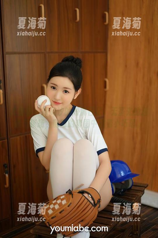 尤蜜荟 - 颜美汐的短裤日记：无圣光的洒脱与张扬，随意的套图中藏着小巧思。