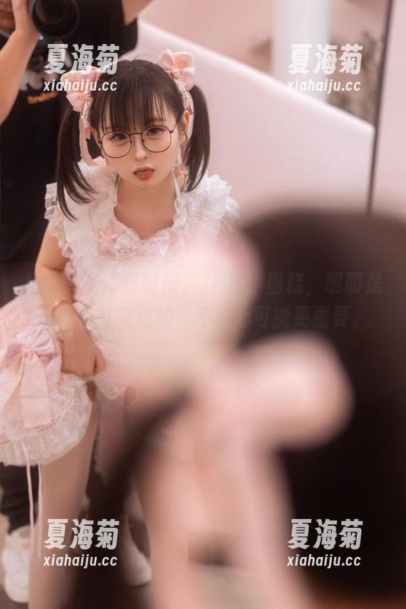 幼水铃衣写真时间，JK加小蛋糕，明明是和舌尖打交道的，不过心可能更重要。