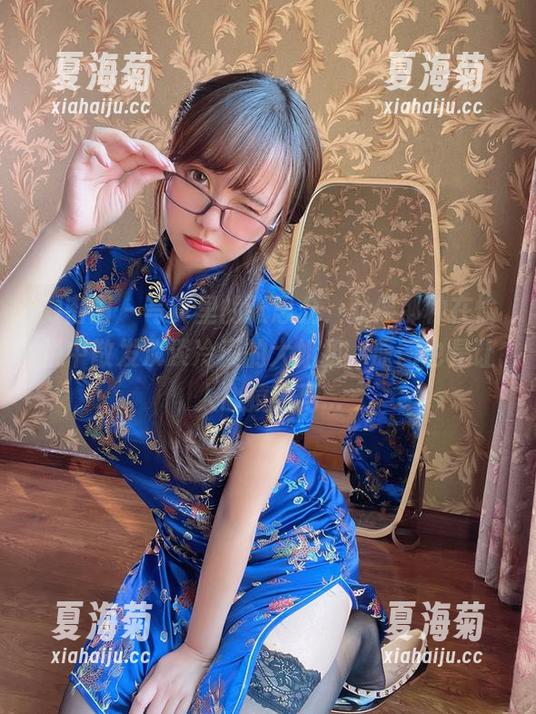 微密圈 - 写真里的张思允，就像那种在愉悦中散发淡淡冷漠的大姐姐，原图也是让人心猿意马...