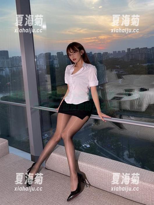 张思允 微密圈 - 翻翻张思允的瑜伽图册:这动作我能做,但没她的气质啊!