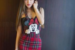 推女郎 – 图包特供：王依萌向圣诞孤儿送出了一点不寻常的关怀