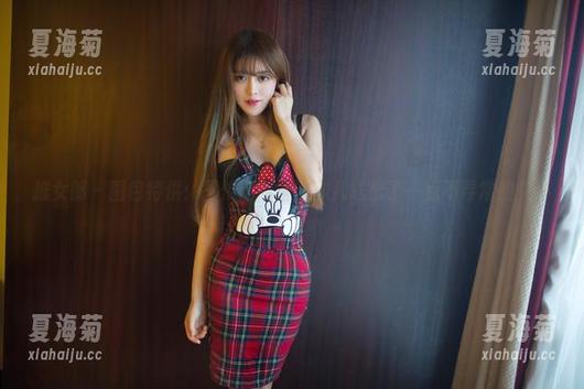 推女郎 - 图包特供：王依萌向圣诞孤儿送出了一点不寻常的关怀