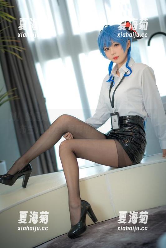 对！就是她！无影喵喵在NIKKE胜利女神布兰儿的在线写真中展现惊艳姿态。