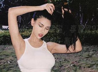 微密圈 – 私拍清纯小宇宙，李嘉欣97的资源让人眼前一亮！