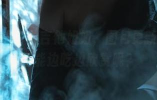 吃杏仁曲奇看吉他姐姐，图包更新，谁说不能边吃边欣赏呢？