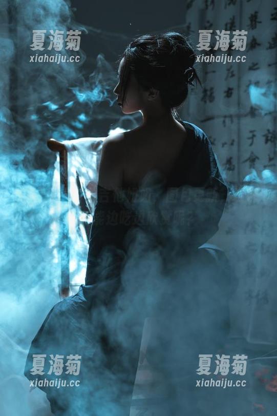 吃杏仁曲奇看吉他姐姐，图包更新，谁说不能边吃边欣赏呢？