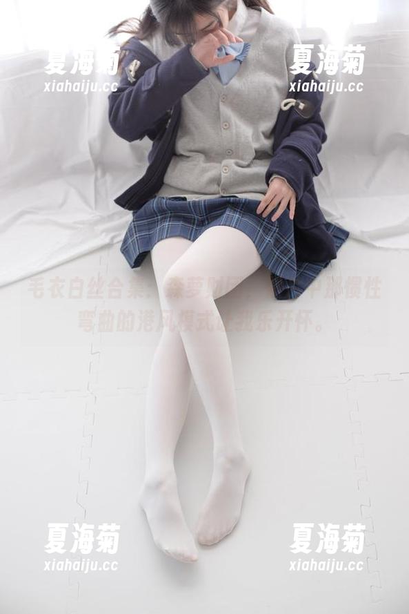 森萝财团 毛衣白丝合集:森萝财团,照片中那惯性弯曲的港风模式让我乐开怀。