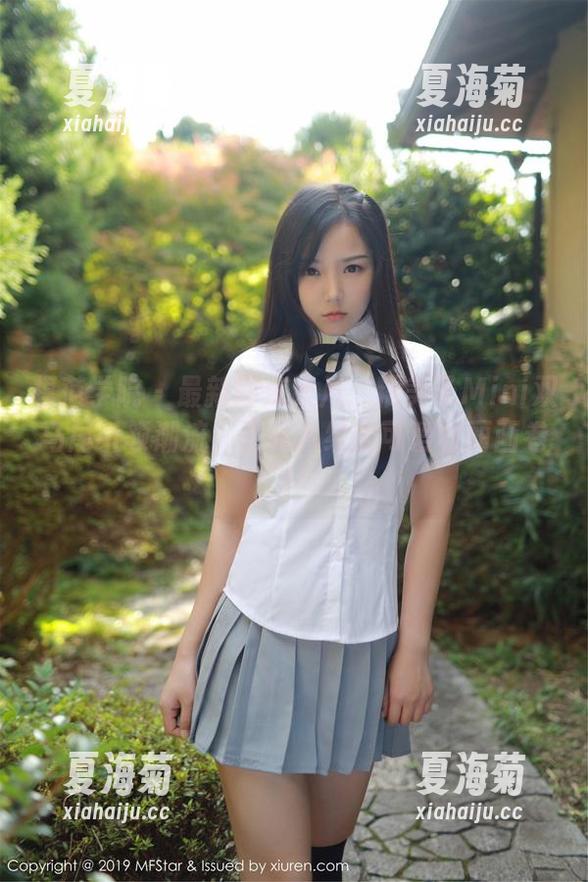 模范学院-糯美子Mini 模范学院 - 最新图库大片:糯美子Mini双马尾引领潮流,正儿八经的可爱壮丽画卷!