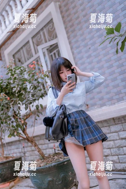 樱井宁宁：黑色JK新宠儿，最新美图让你忍不住点开！