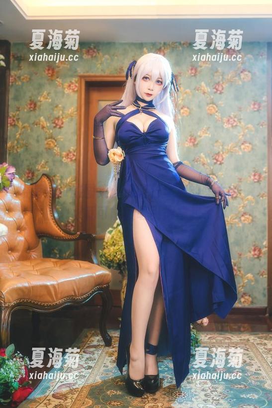 樱落酱w的图集：蔚蓝档案里的兔女郎，撩一撩就可能被吸引得忘我了。